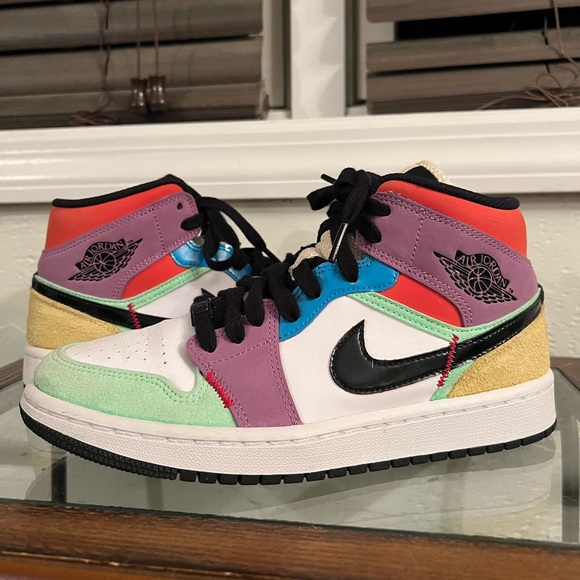2020 Women’s Air Jordan 1 Mid SE ‘Lightbulb’ - Picture 3 of 7